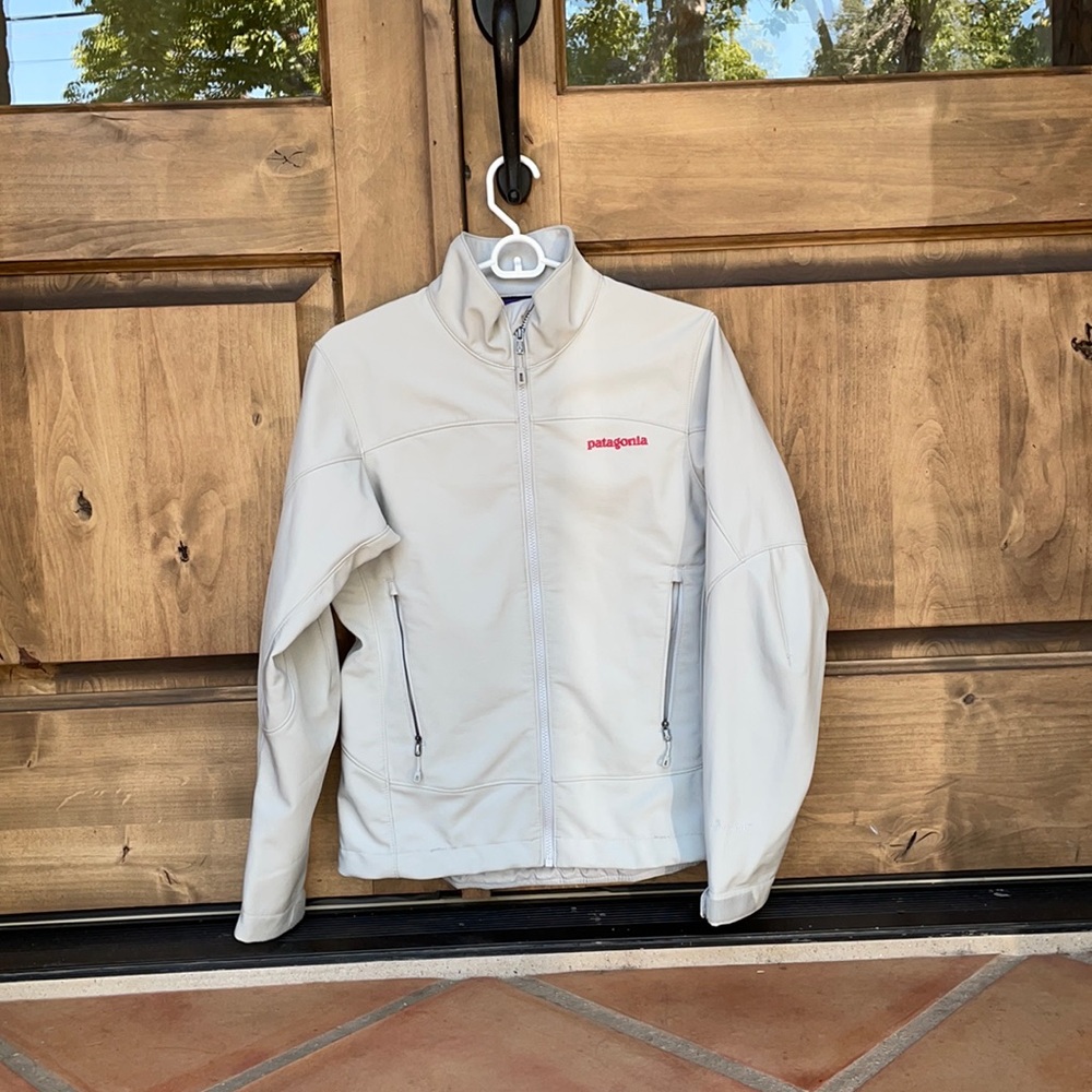 Patagonia Softshell Light Grey Pink Logo